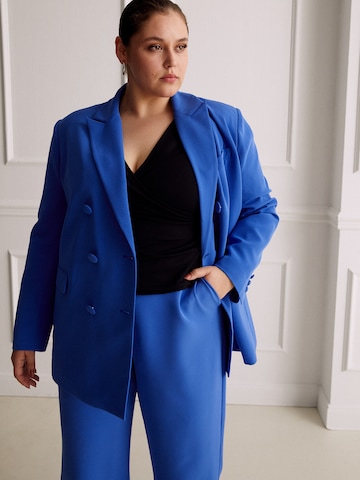 Guido Maria Kretschmer Curvy Blazer 'Nicoletta' in Blue: front