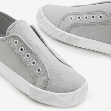 LASCANA Slip-Ons in Grey