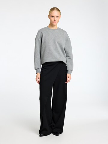 Sweat-shirt SELECTED FEMME en gris