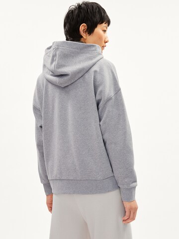 ARMEDANGELS Sweatshirt in Grau