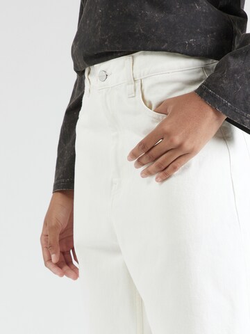 Carhartt WIP Wide leg Jeans 'Brandon' in White