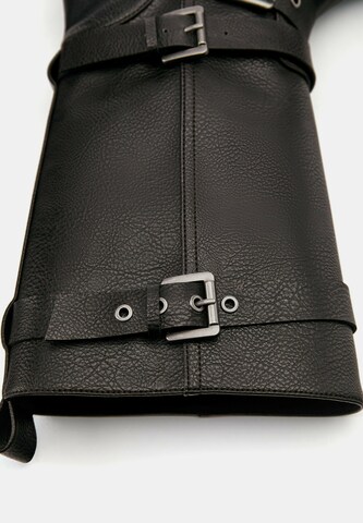 Botine de la Pull&Bear pe maro