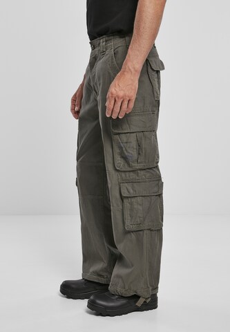 Tapered Pantaloni cargo di Brandit in verde