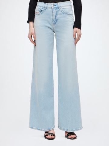 DIESEL Wide leg Jeans '1978 D-AKEMI' in Blue: front