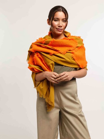 FRAAS Oversizeschal in Braun: Vorderseite