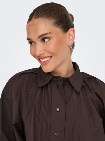 ONLY - Blusa 'ONLRiver' en marrón