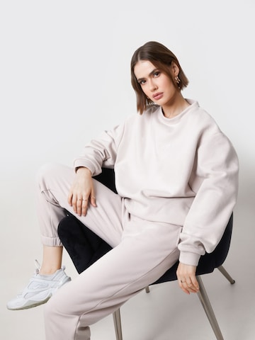 WHITE RVBBIT Sweatshirt in Beige