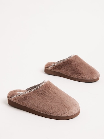 Friends Like These - Zapatillas de casa en marrón