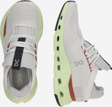 On - Zapatillas de running 'Cloudnova' en blanco