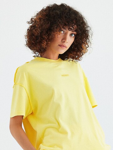 Rockupy Shirt 'Lillith'‌‌‌‌‌‌‌ in Gelb