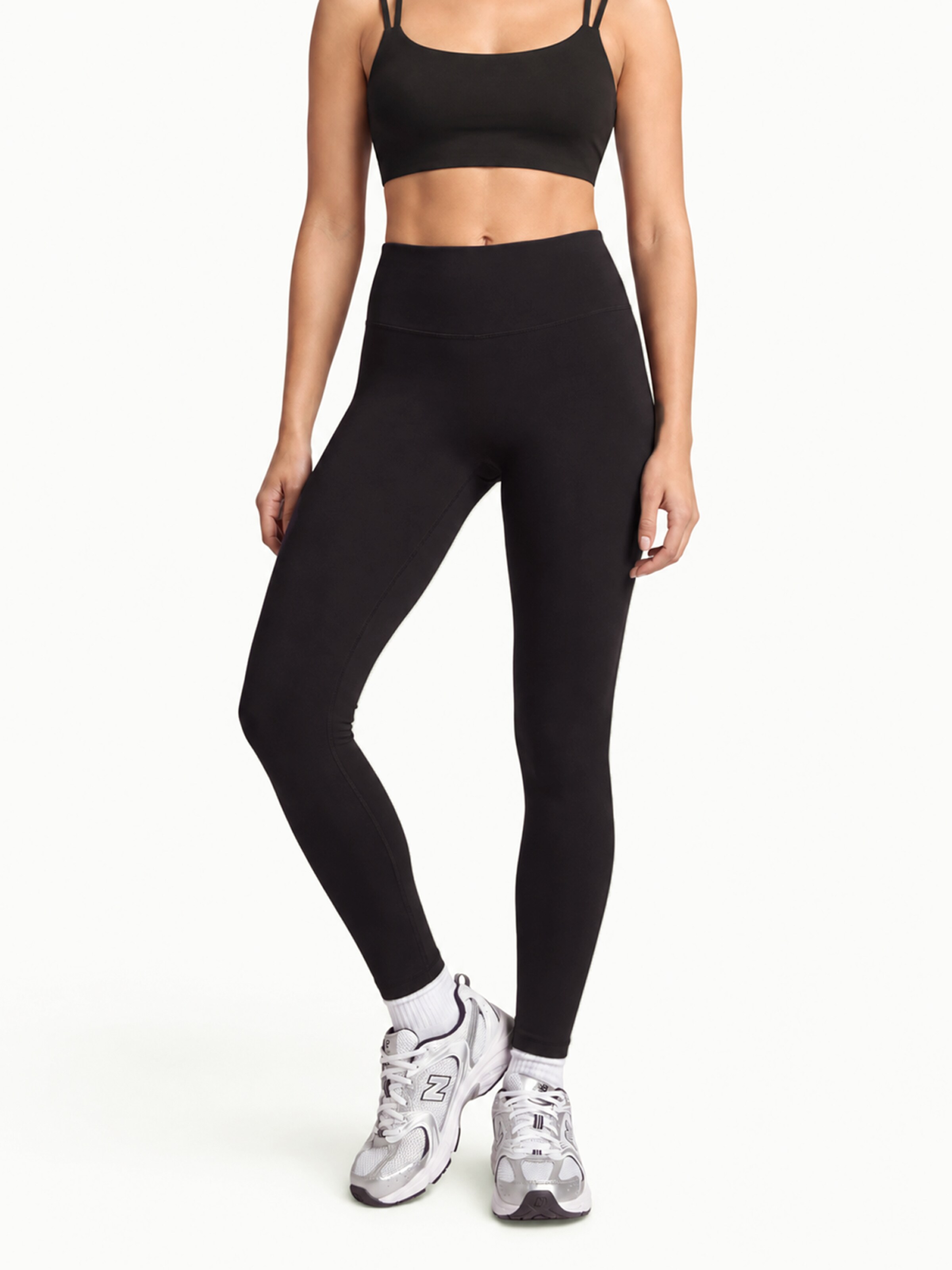 V!BE STUD!OS Skinny Leggingsit värissä musta: etupuoli