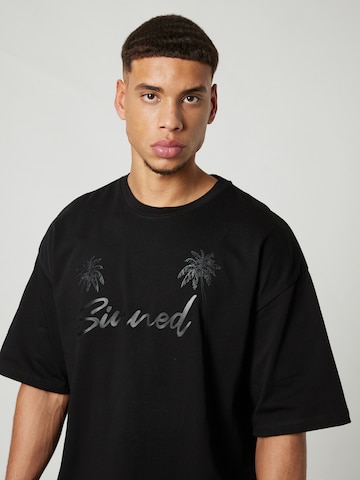 Sinned x ABOUT YOU - Camiseta 'Brian' en negro