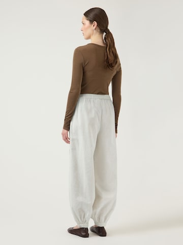 regular Pantaloni di YAS in bianco