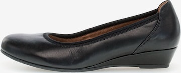 GABOR Ballet Flats in Black: front