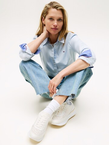 TOMMY HILFIGER Trampki niskie w kolorze biały