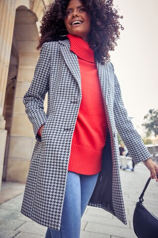 LAURA SCOTT Between-Seasons Coat in Black