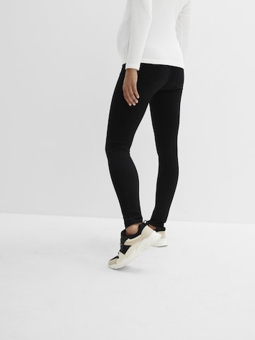 Skinny Pantaloni funzionali di bonprix in nero