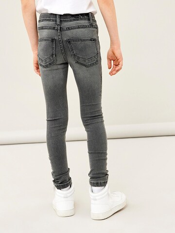 Coupe slim Jean 'Pete' NAME IT en gris