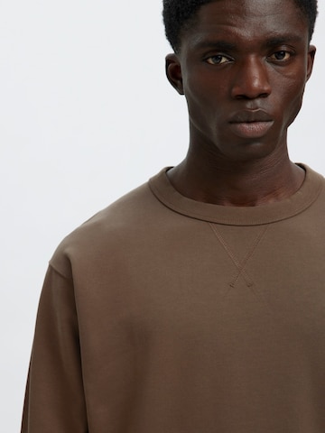 SELECTED Sweatshirt 'SLHLUKE' in Brown