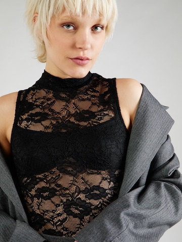 ABOUT YOU Top 'Clara' in Schwarz