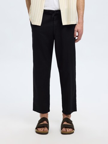SELECTED HOMME Loose fit Trousers 'SLHMagnus' in Black: front