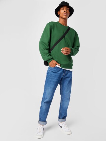 WEEKDAY Sweatshirt in Grün