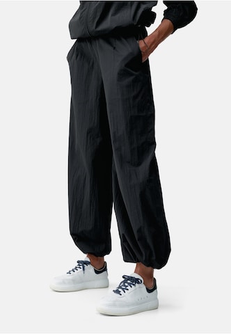 Born Living Yoga Wide leg Broek 'Amara' in Zwart: voorkant