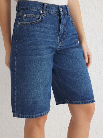 Trendyol Широки крачоли Дънки в синьо