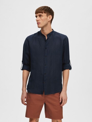 Coupe regular Chemise 'Kylian' SELECTED HOMME en bleu : devant