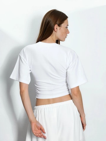Qu Style Shirt in White
