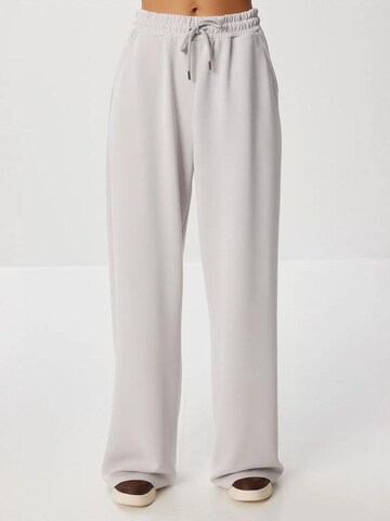 Wide leg Pantaloni di Happiness İstanbul in grigio: frontale