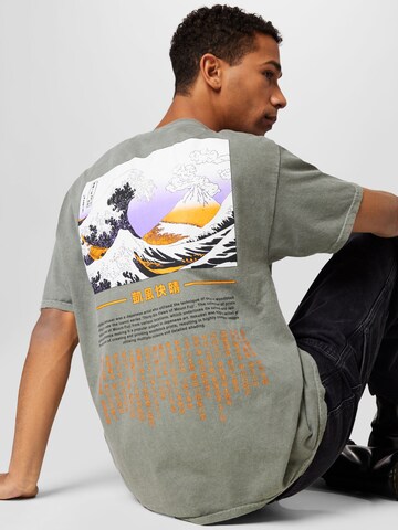 BDG Urban Outfitters T-Shirt 'KATSUSHIKA' in Grün