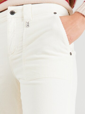 BOGNER - Acampanado Pantalón 'DEVIN' en blanco