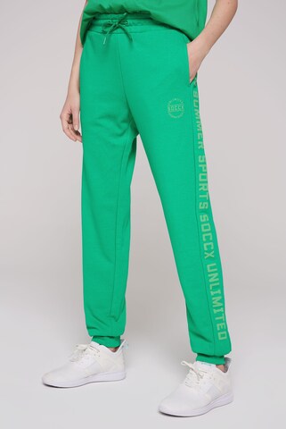 Soccx Tapered Pants in Green: front