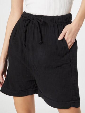 QS Regular Shorts in Schwarz