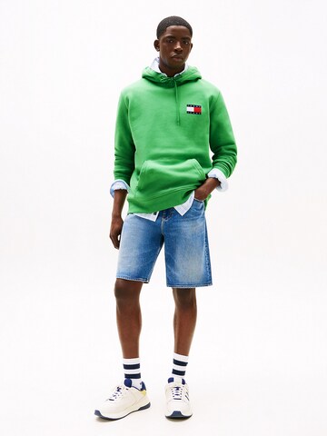 Tommy Jeans Sweatshirt 'Essential' in Green