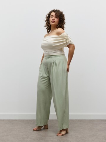 Wide leg Pantaloni con piega frontale di CITA MAASS in verde