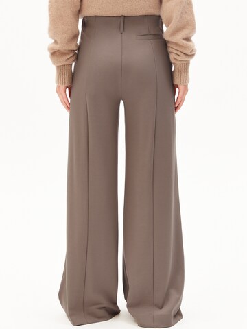 ARMEDANGELS Regular Trousers in Brown