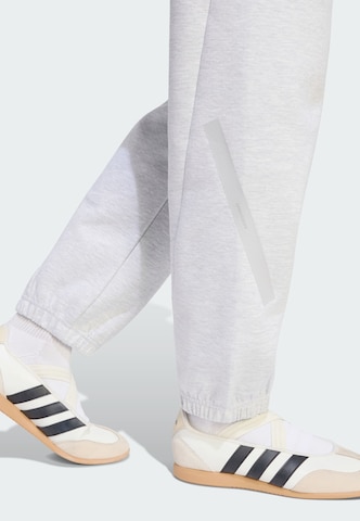 ADIDAS SPORTSWEAR - Tapered Calças de desporto 'Z.N.E.' em cinzento