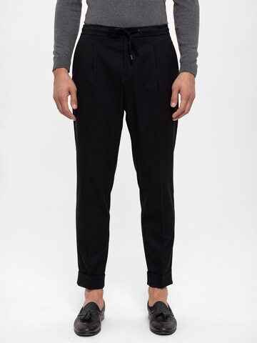 Regular Pantalon à plis Antioch en noir