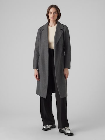 Manteau mi-saison 'FORTUNEAYA' VERO MODA en gris