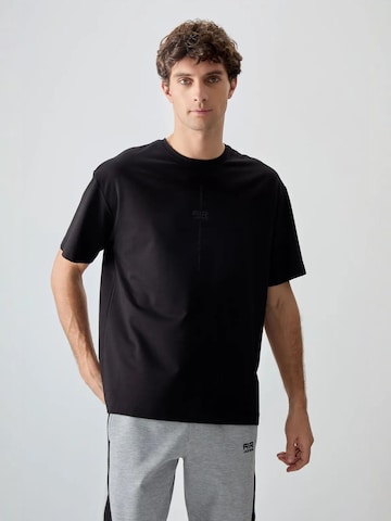 Tommy Life Shirt in Black: front