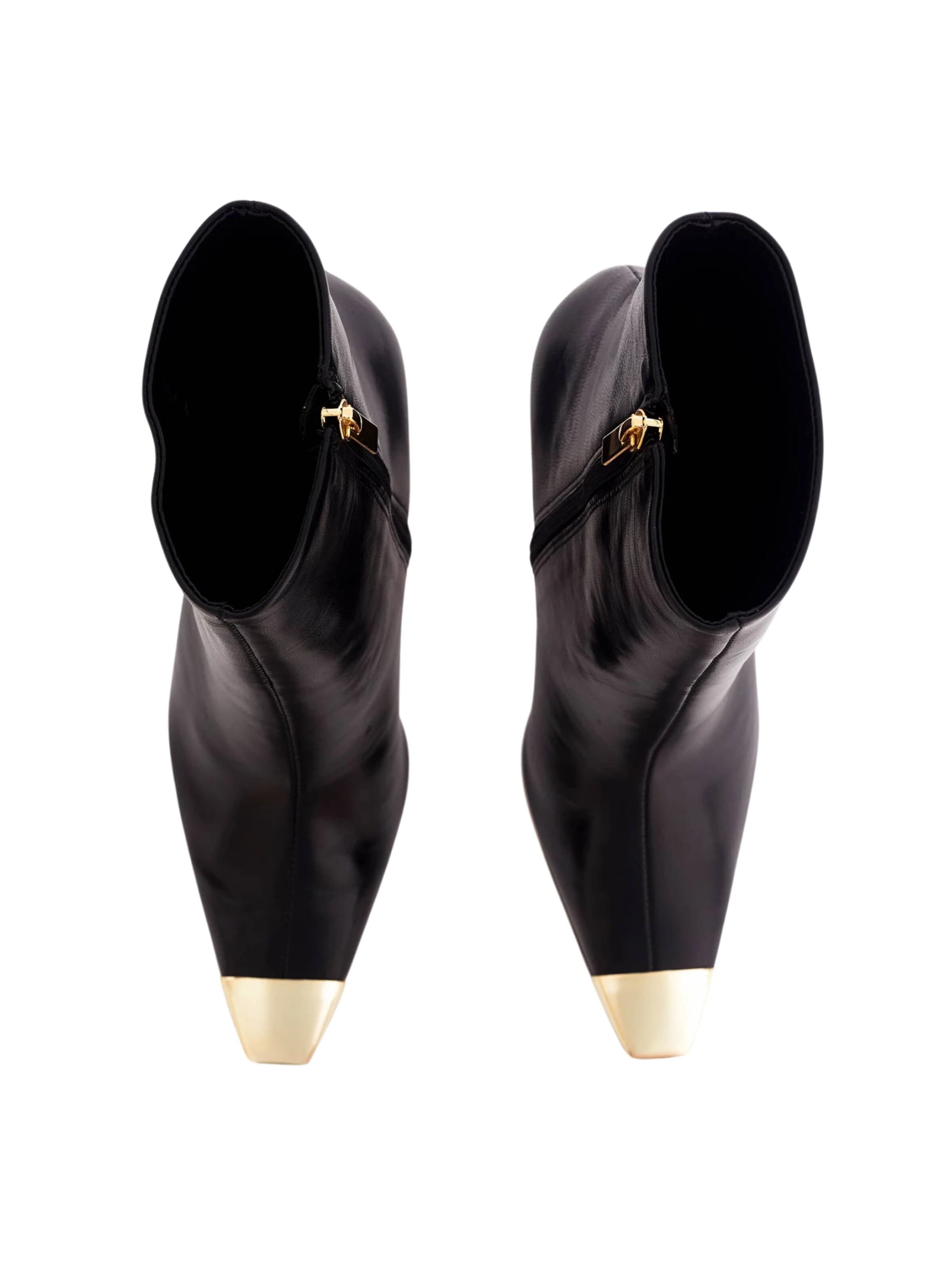 Mangara Atelier - Botas de tobillo 'Inga' en negro