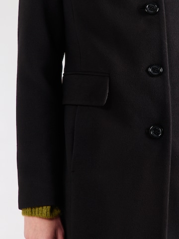 COMMA Between-seasons coat in Black