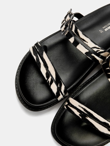 Pull&Bear Pantolette in Mischfarben