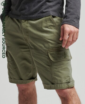 Regular Pantalon cargo Superdry en vert : devant