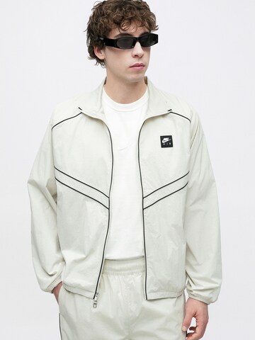 Nike Sportswear Prehodna jakna 'AIR' | bež barva