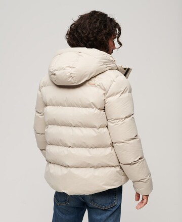 Veste d’hiver Superdry en blanc