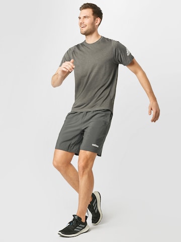 ADIDAS SPORTSWEAR - Camiseta funcional 'Freelift Ultimate Aeroready Designed 2 Move' en gris