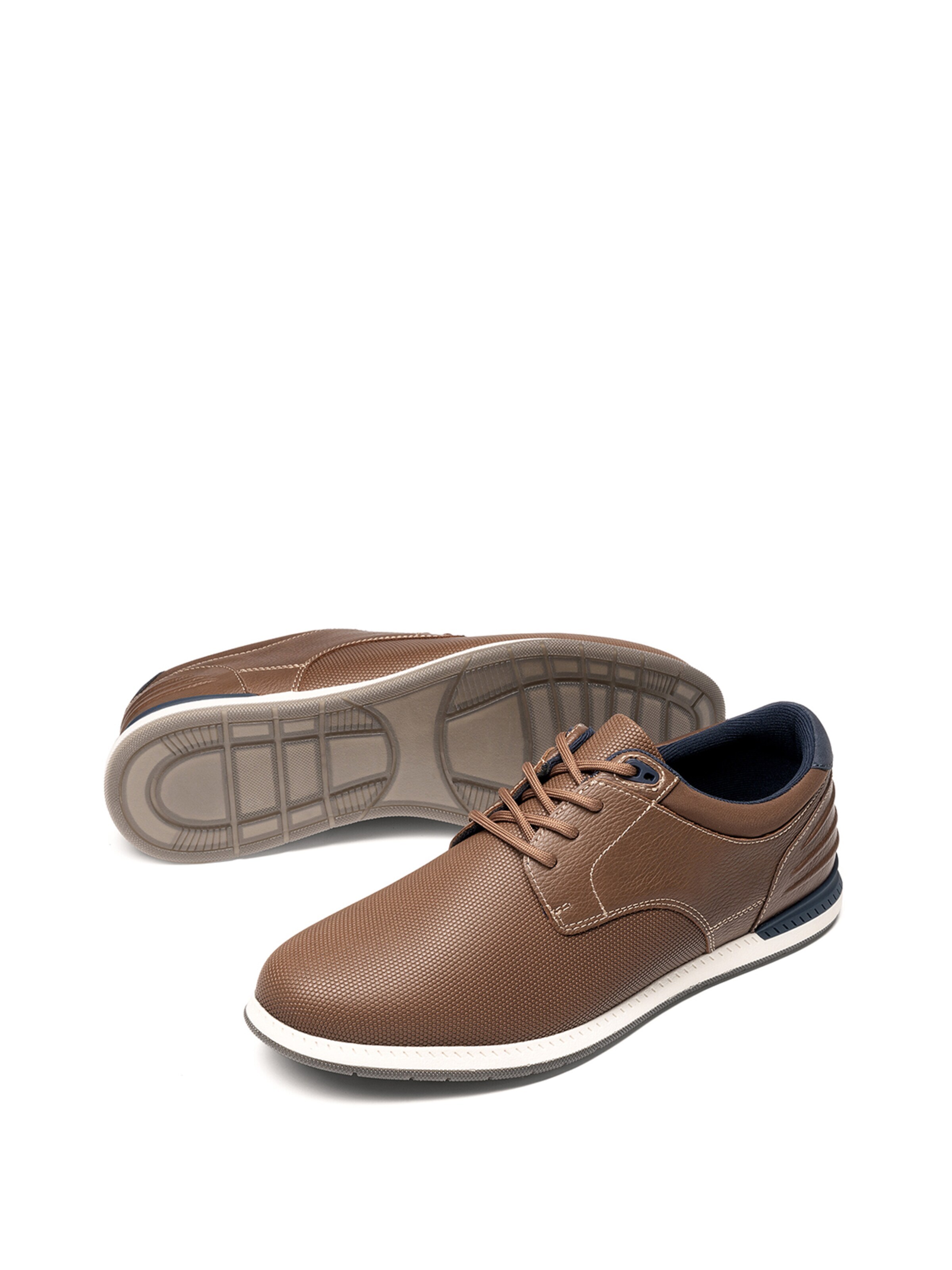Scarpa stringata di Bruno Marc in marrone